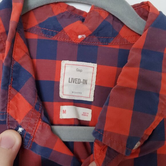 Gap Lived-In casual button-down long-sleeve, M, Navy/Red check - Picture 3 of 5